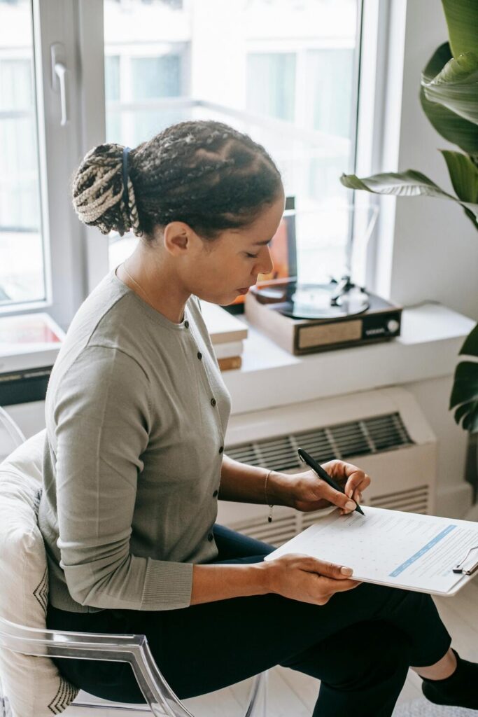 woman filling form